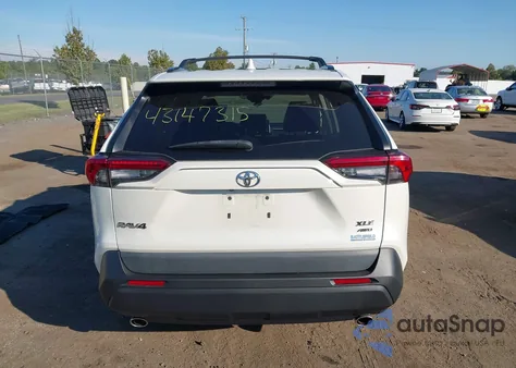 2021 Toyota Rav4 Xle Premium z USA, uszkodzony, nr VIN 2T3A1RFVXMW140938